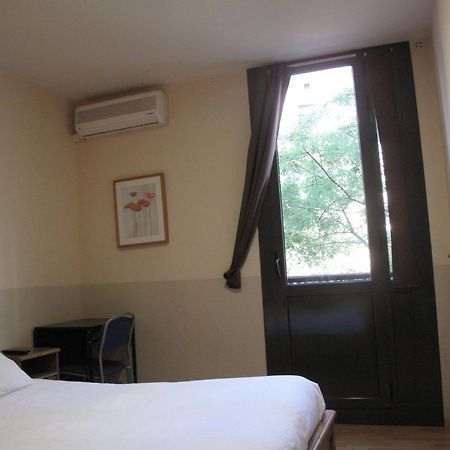 Hostal Lk Barselona Dış mekan fotoğraf